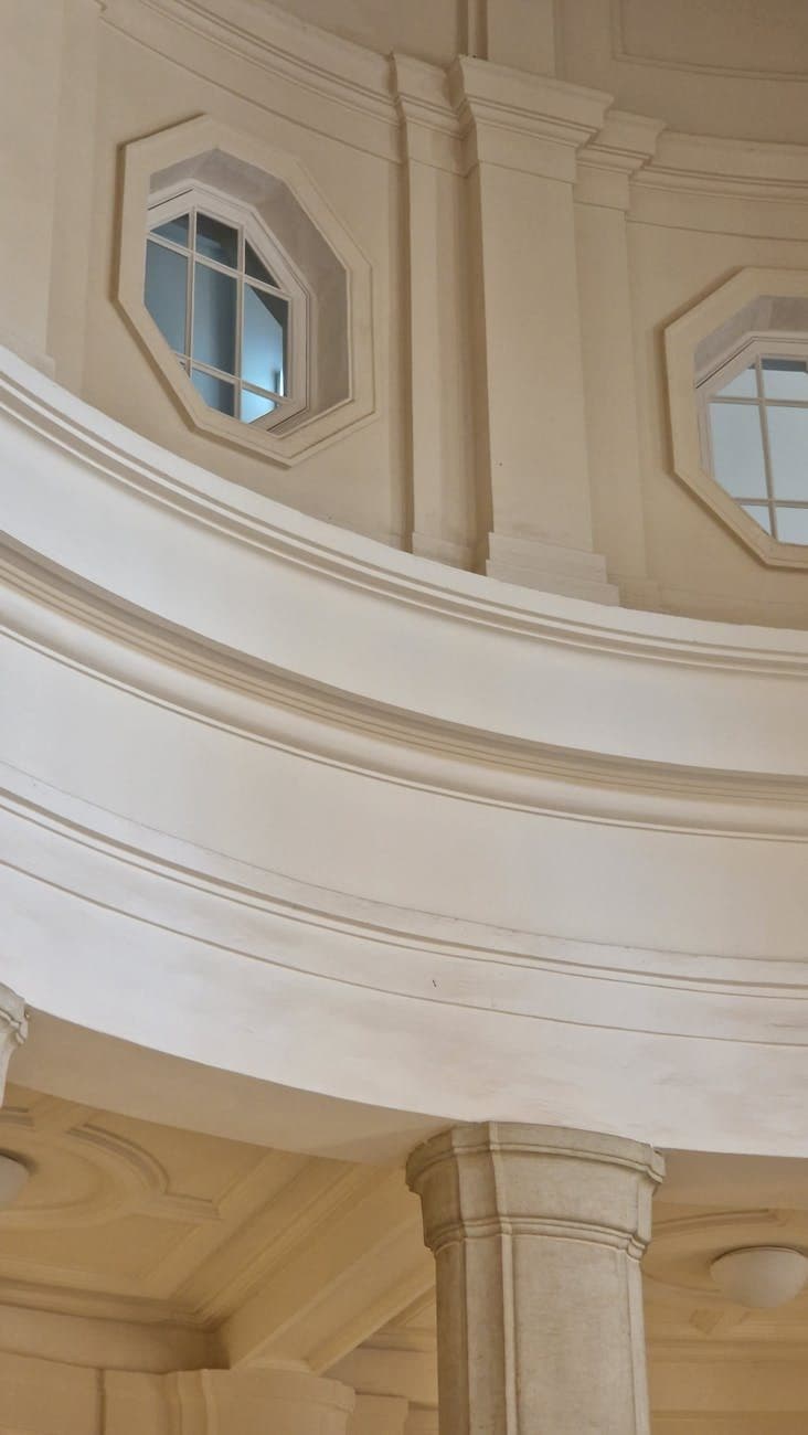 Stilvolles architektonisches Detail — symbolisch für die Qualität der Immobilien aus dem Netzwerk